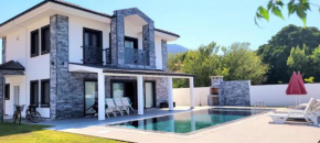 Beautiful 4-Bed Villa